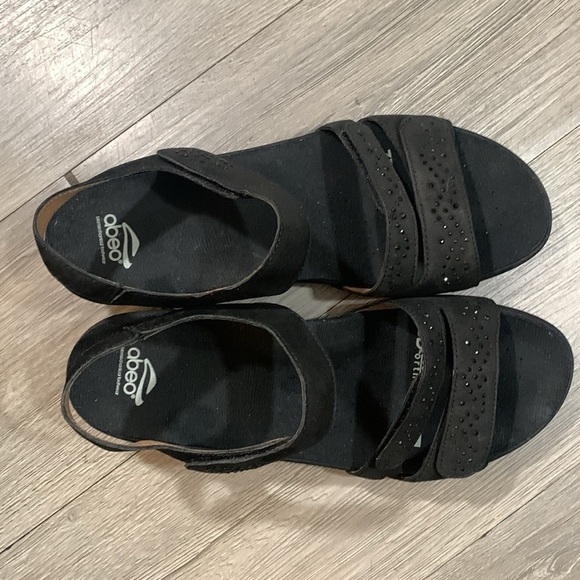 ABEO Gabrielle Black Wedge Leather Rhinestone Detail Adjustable Sandals size 10 - Picture 3 of 12